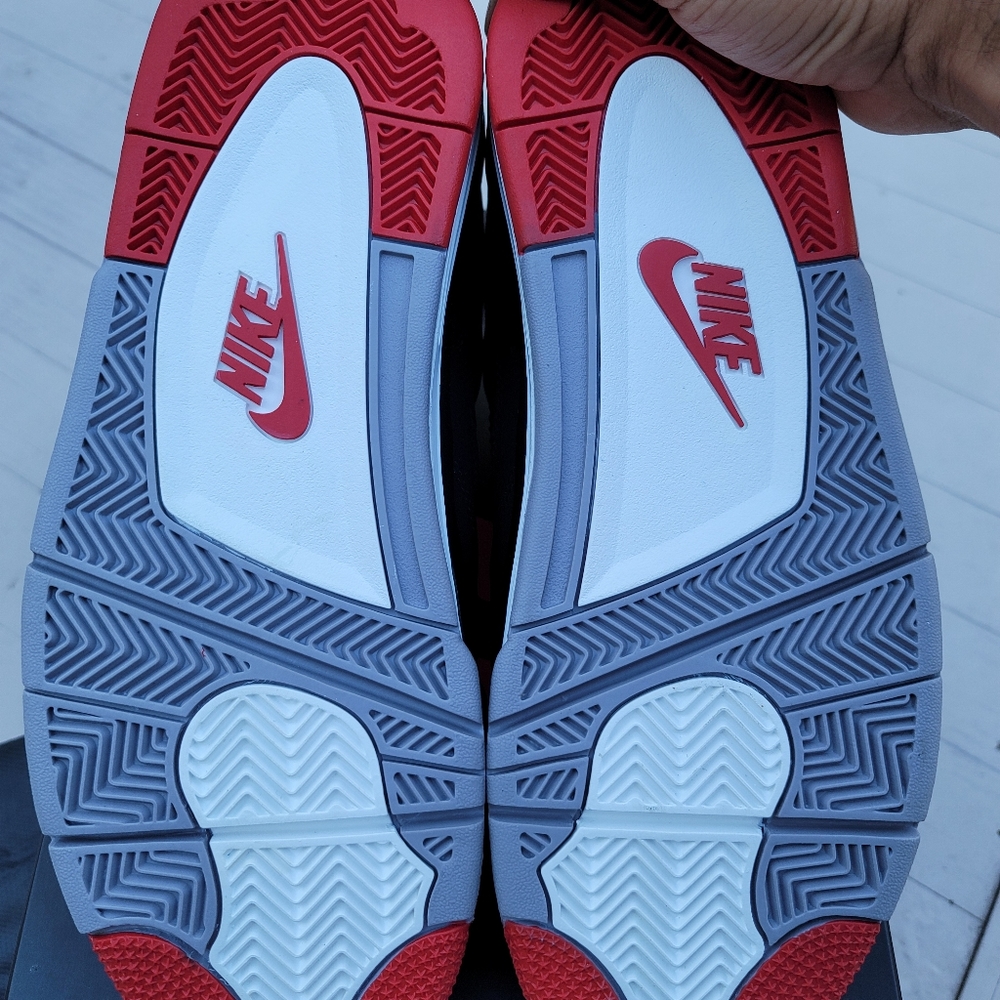 Jordan 4 Breds - Picture 6 of 8